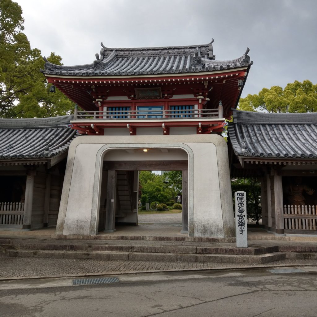 6番寺安楽寺山門